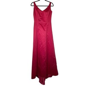 Jordan Fashions Red Satin V-Neck Sleeveless Evening Gown Prom Formal Size 6